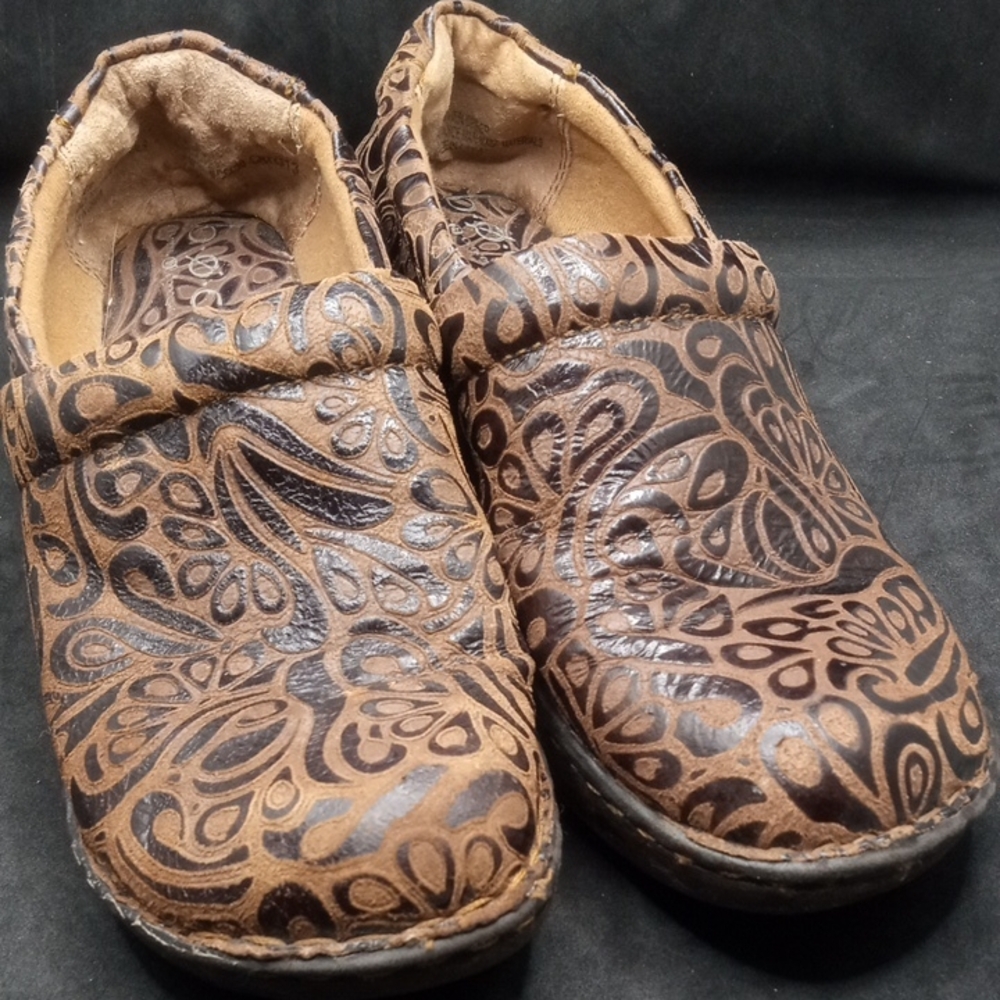 Size 7 b.o.c. Brown Patterned Slip-On Shoes